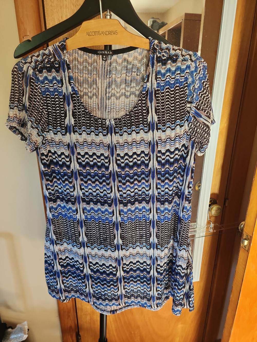 Hannah Blue Black and White Wave-Pattern Short Sleeve Tee